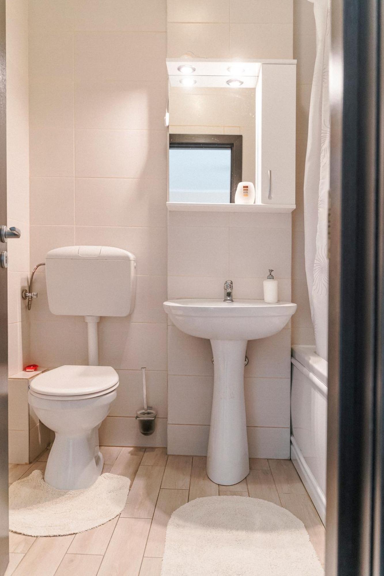 M&M Apartment Oradea Bagian luar foto